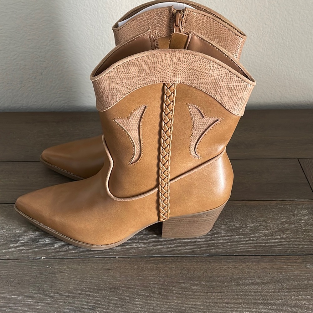 Brand new universal thread boots